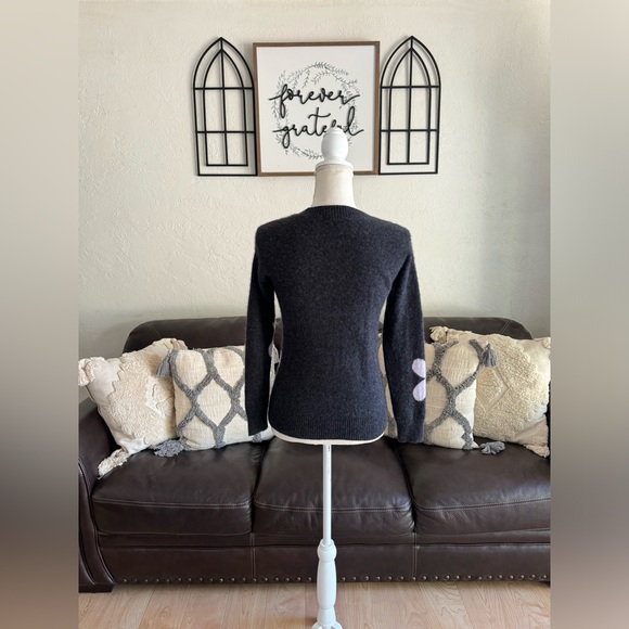 Saks Fifth Avenue Gray 100% Cashmere Crew Neck Sweater With Lavender Daisies - Picture 13 of 14